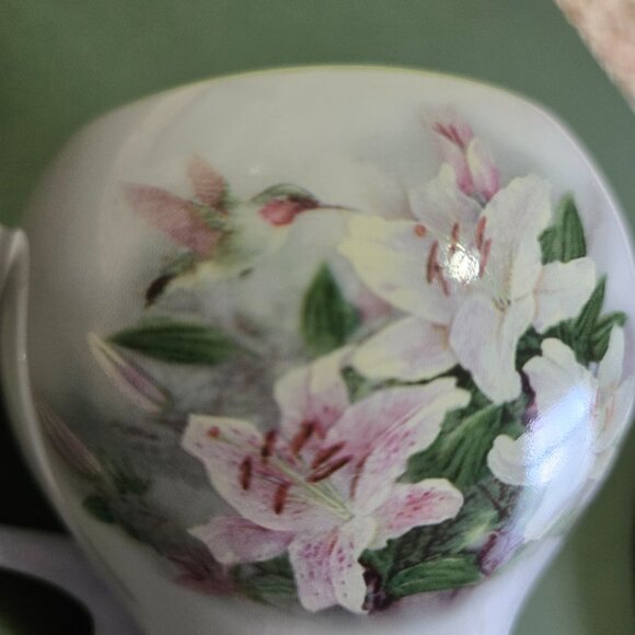 Hummingbird & Lillies Cup and Saucer - Picture 6 of 11